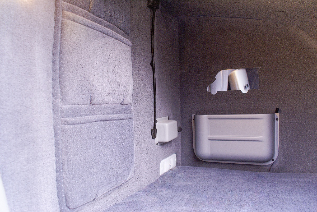 Iveco Daily skrzynia z plandeką i kabina sypialna Sky Cab